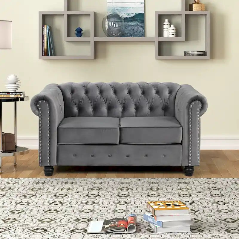 Causeuse en velours capitonnée avec clous décoratifs